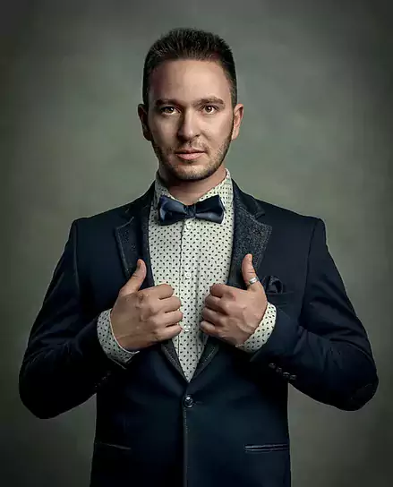 Цецо в костюм готов да снима