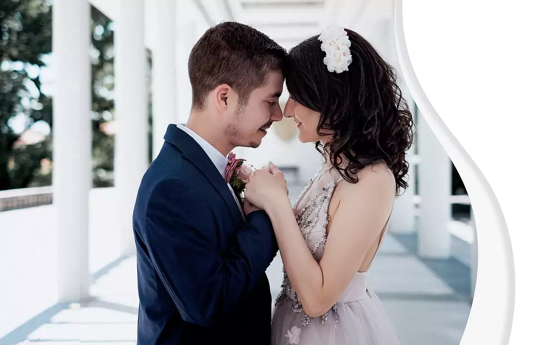 Сватбена двойка лице в лице